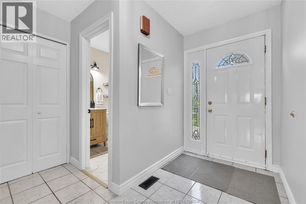 3009 Suffolk Street, Windsor, Ontario  N8R 1P1 - Photo 3 - 26009363