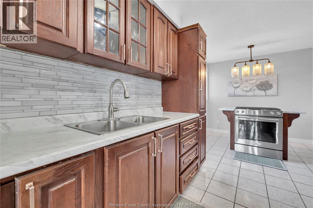 3009 Suffolk Street, Windsor, Ontario  N8R 1P1 - Photo 7 - 26009363