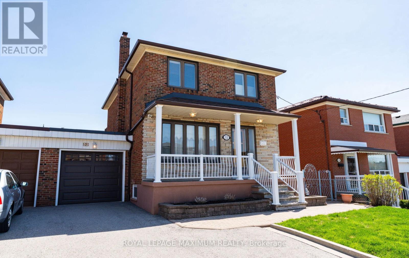 32 IANHALL ROAD, Toronto, Ontario