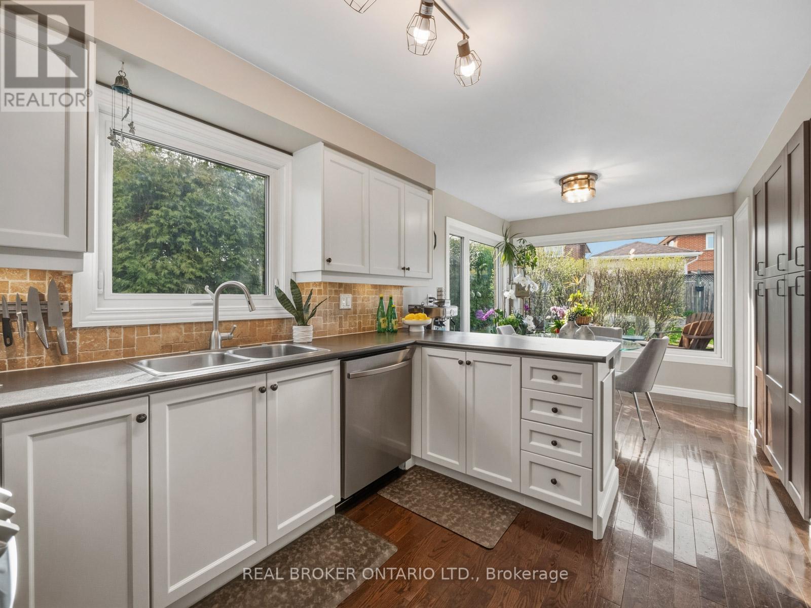 24 Mansion Street, Brampton, Ontario  L6S 3E2 - Photo 10 - W13051944