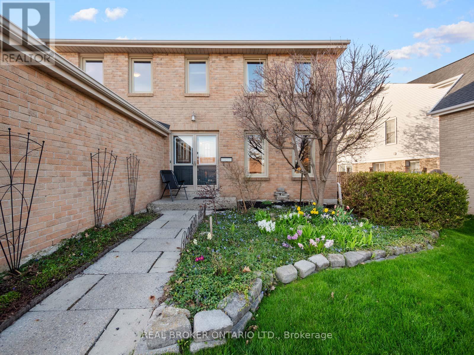 24 Mansion Street, Brampton, Ontario  L6S 3E2 - Photo 3 - W13051944