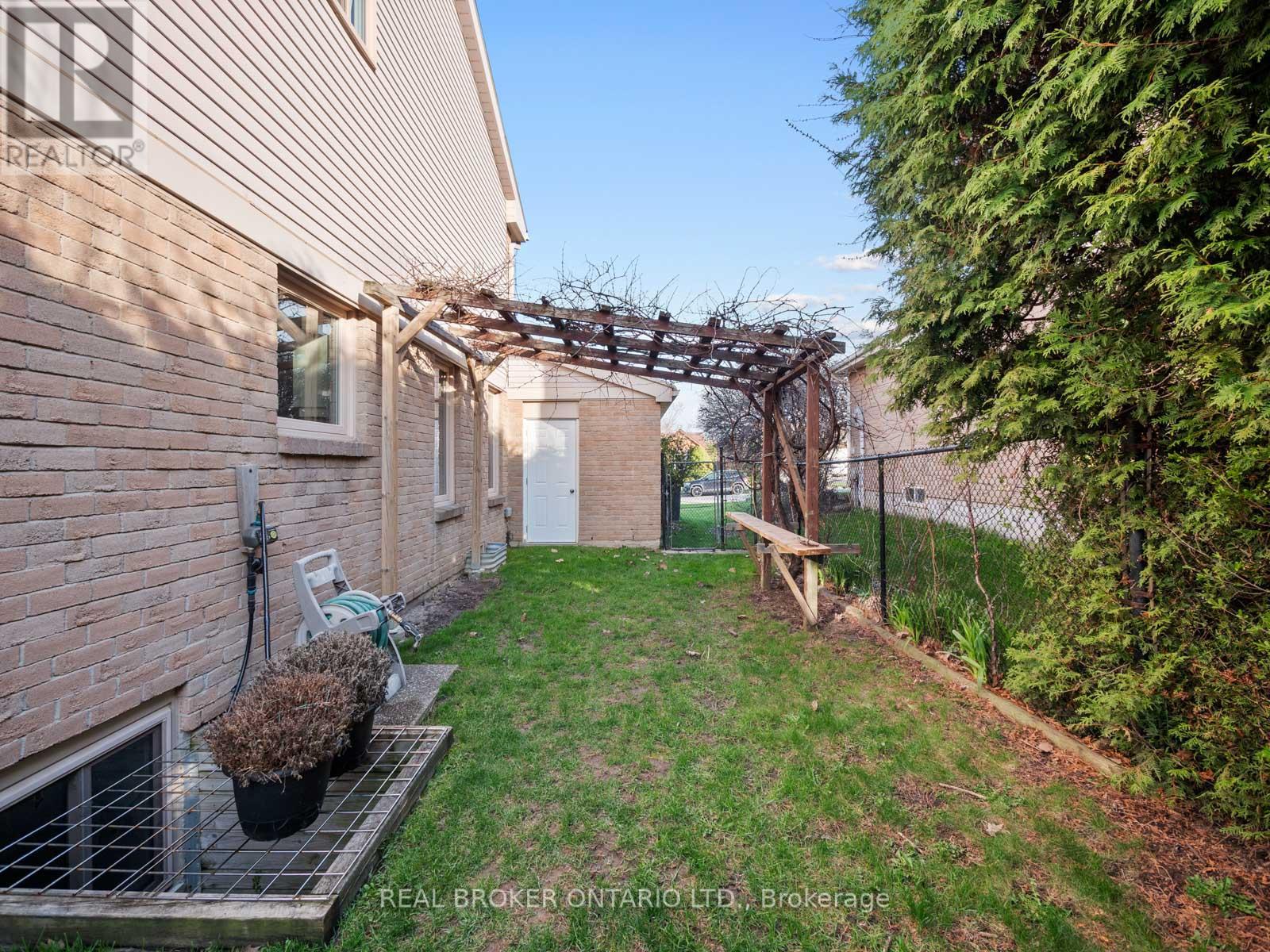 24 Mansion Street, Brampton, Ontario  L6S 3E2 - Photo 35 - W13051944