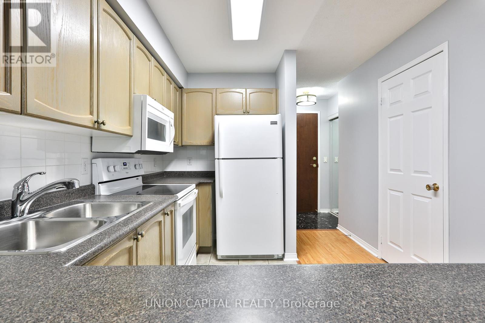 710 - 17 Michael Power Place, Toronto, Ontario  M9A 5G5 - Photo 8 - W13051960