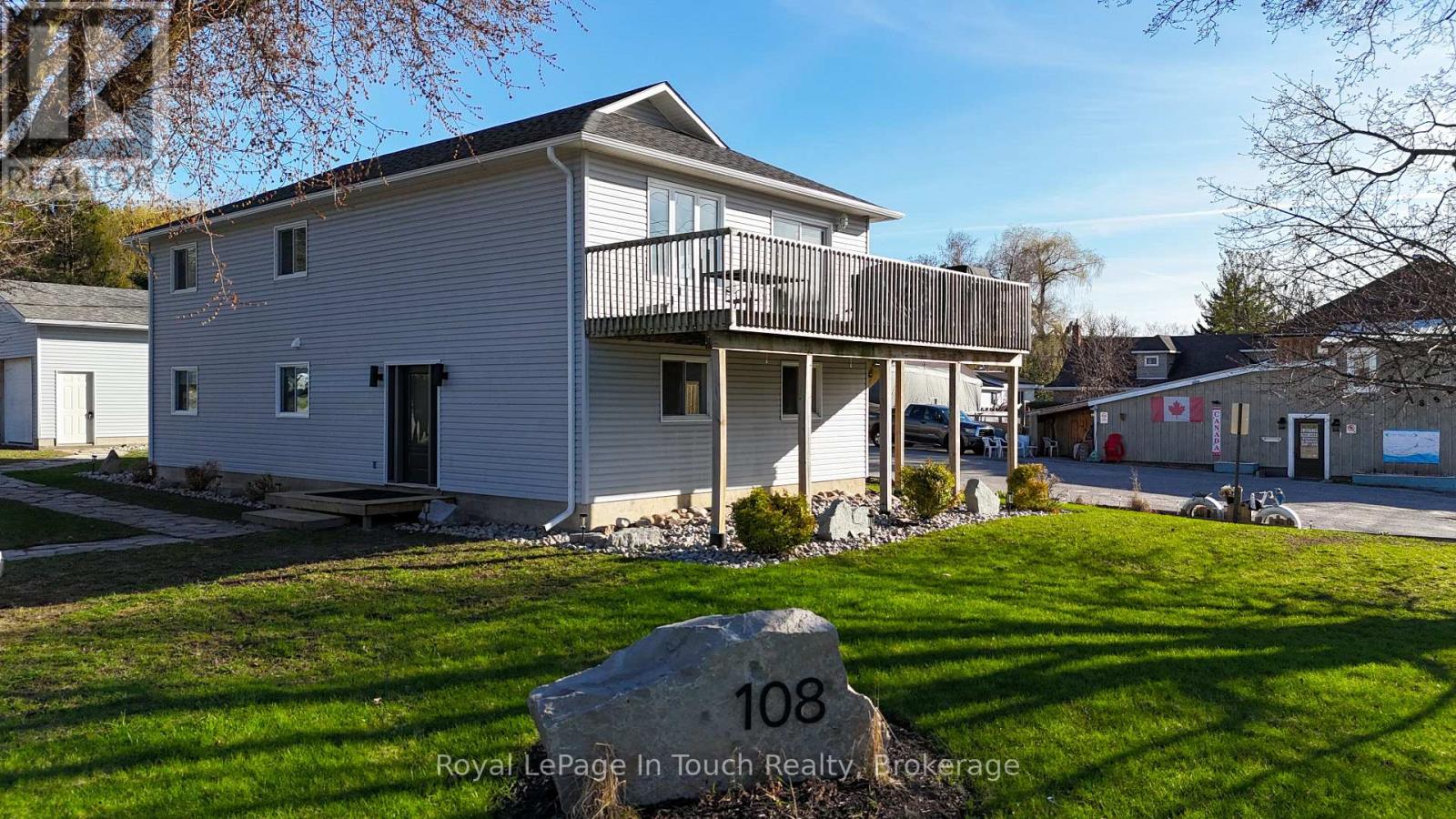 108 Robert Street W, Penetanguishene, Ontario  L9M 1P1 - Photo 1 - S12846680