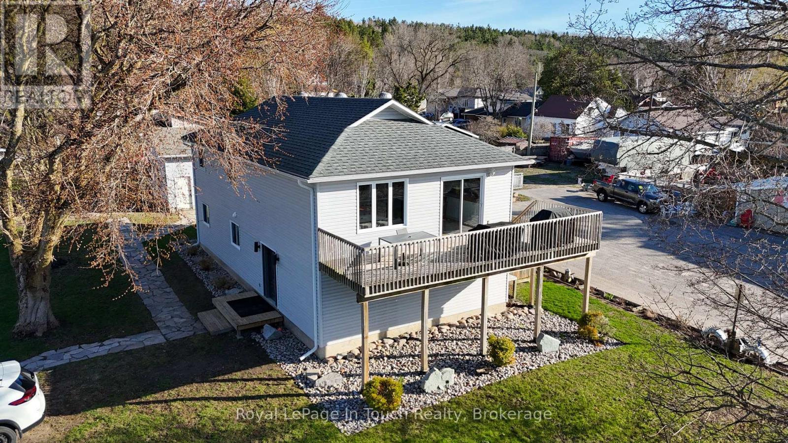 108 Robert Street W, Penetanguishene, Ontario  L9M 1P1 - Photo 2 - S12846680