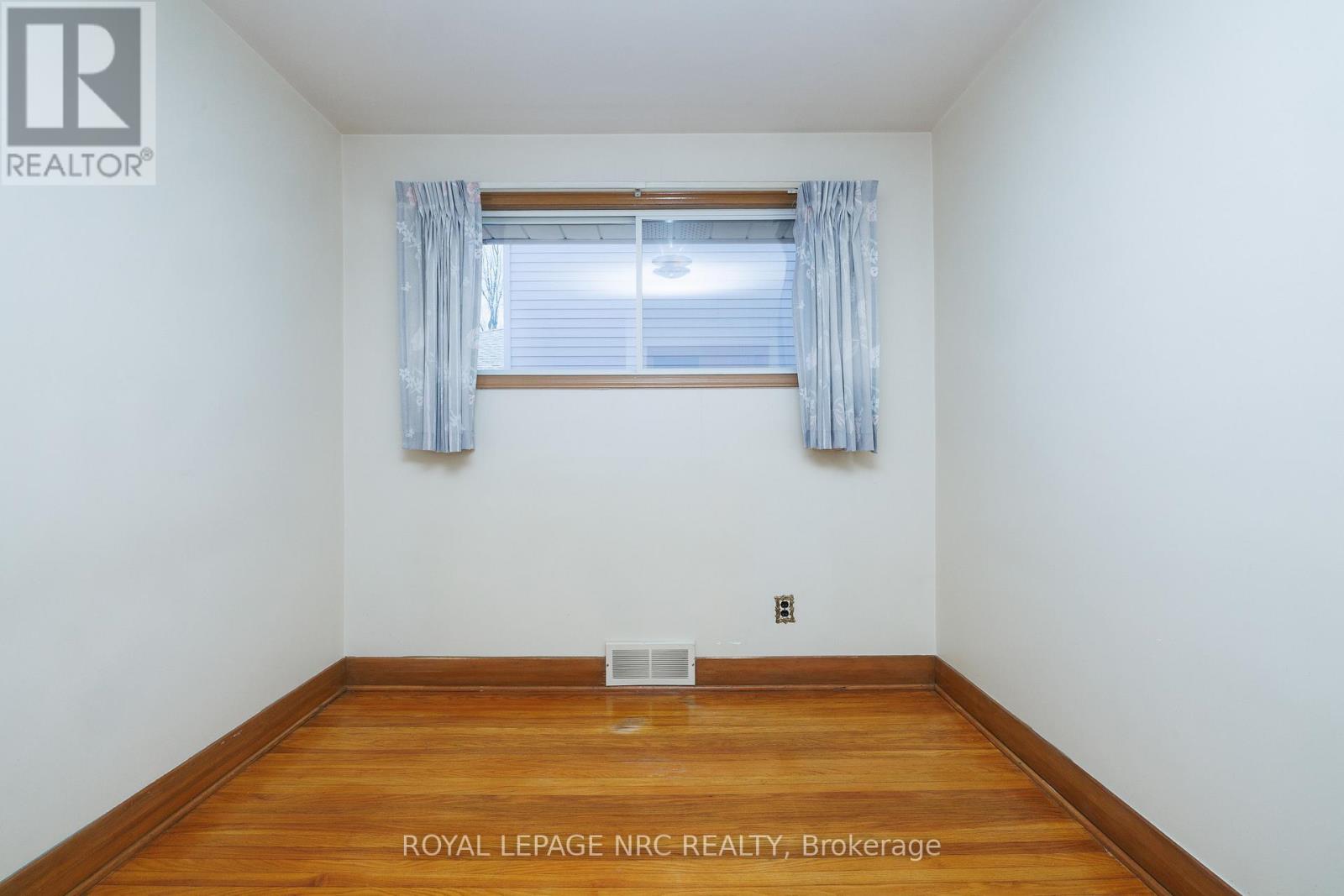 73 Queen Street S, Thorold, Ontario  L2V 3N6 - Photo 10 - X13052004