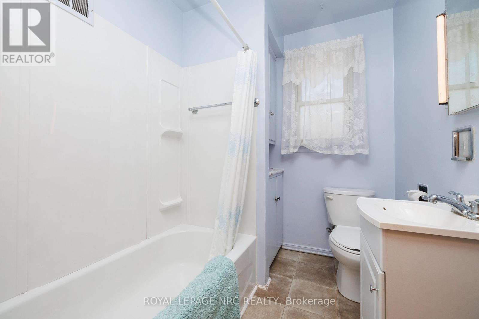 73 Queen Street S, Thorold, Ontario  L2V 3N6 - Photo 12 - X13052004