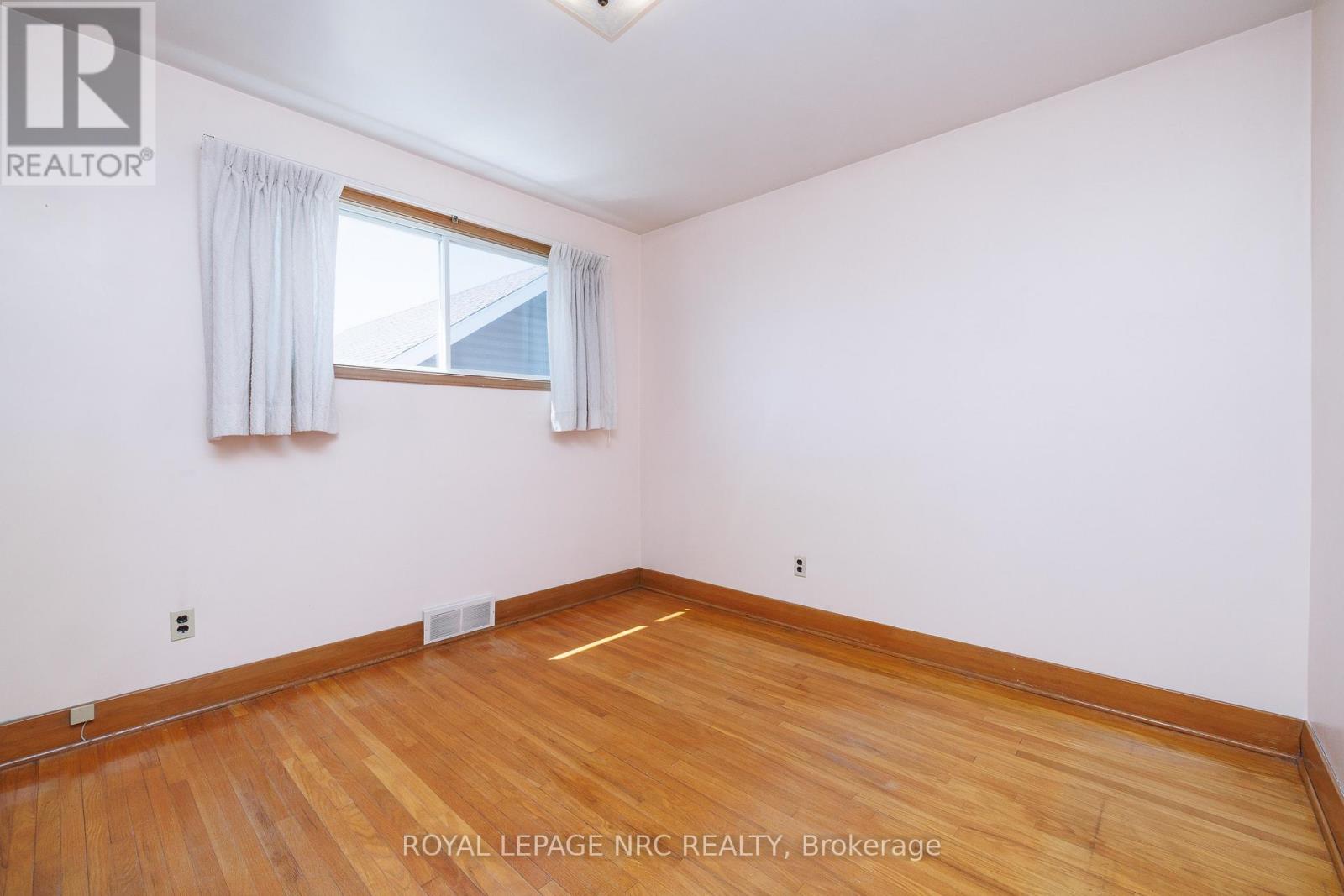 73 Queen Street S, Thorold, Ontario  L2V 3N6 - Photo 13 - X13052004