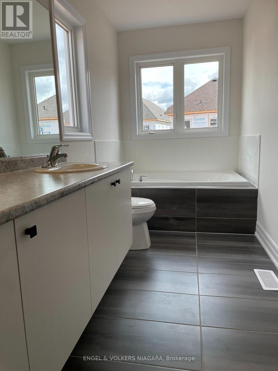 9266 Griffon Street, Niagara Falls, Ontario  L2G 3R6 - Photo 11 - X13052182