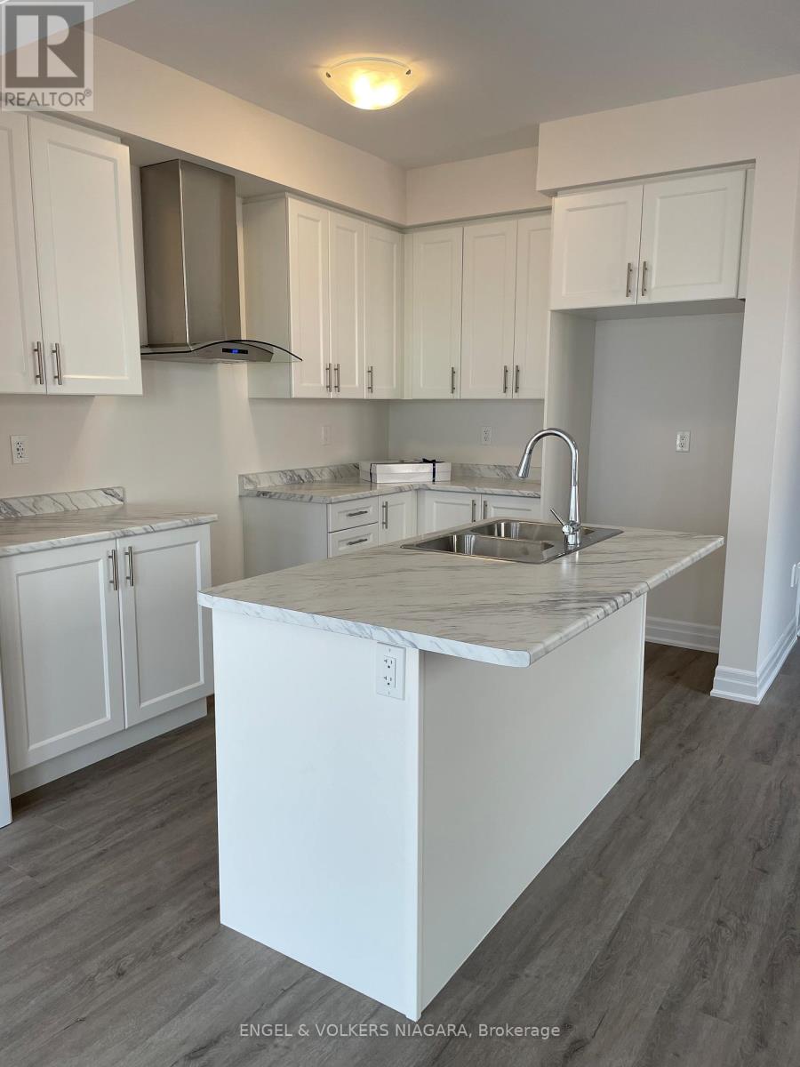 9266 Griffon Street, Niagara Falls, Ontario  L2G 3R6 - Photo 2 - X13052182