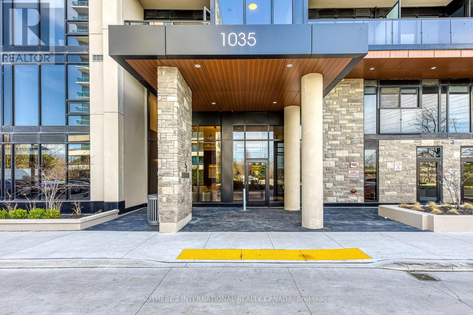 212 - 1035 Southdown Road, Mississauga, Ontario  L5J 0A2 - Photo 3 - W13041500