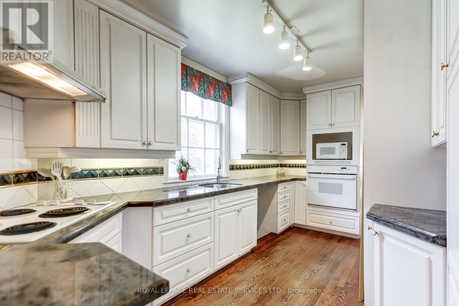 44 Highland Crescent, Toronto, Ontario  M2L 1G6 - Photo 17 - C13051624