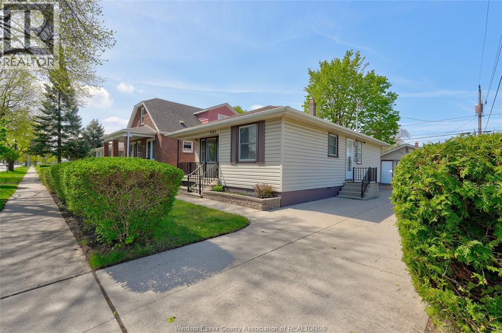 2503 CHANDLER ROAD, Windsor, Ontario