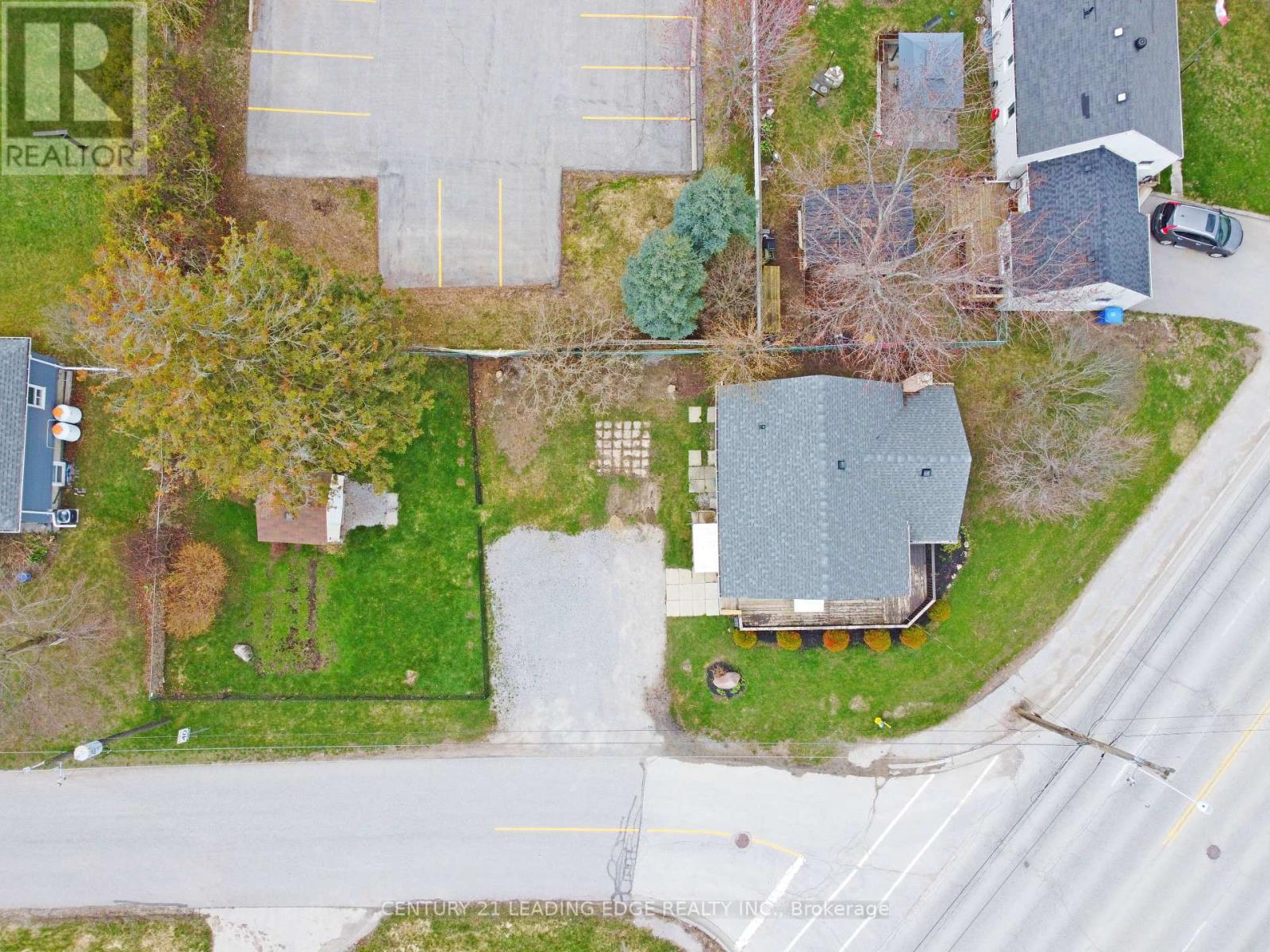 500 The Queensway South, Georgina, Ontario  L4P 2E3 - Photo 32 - N13031126