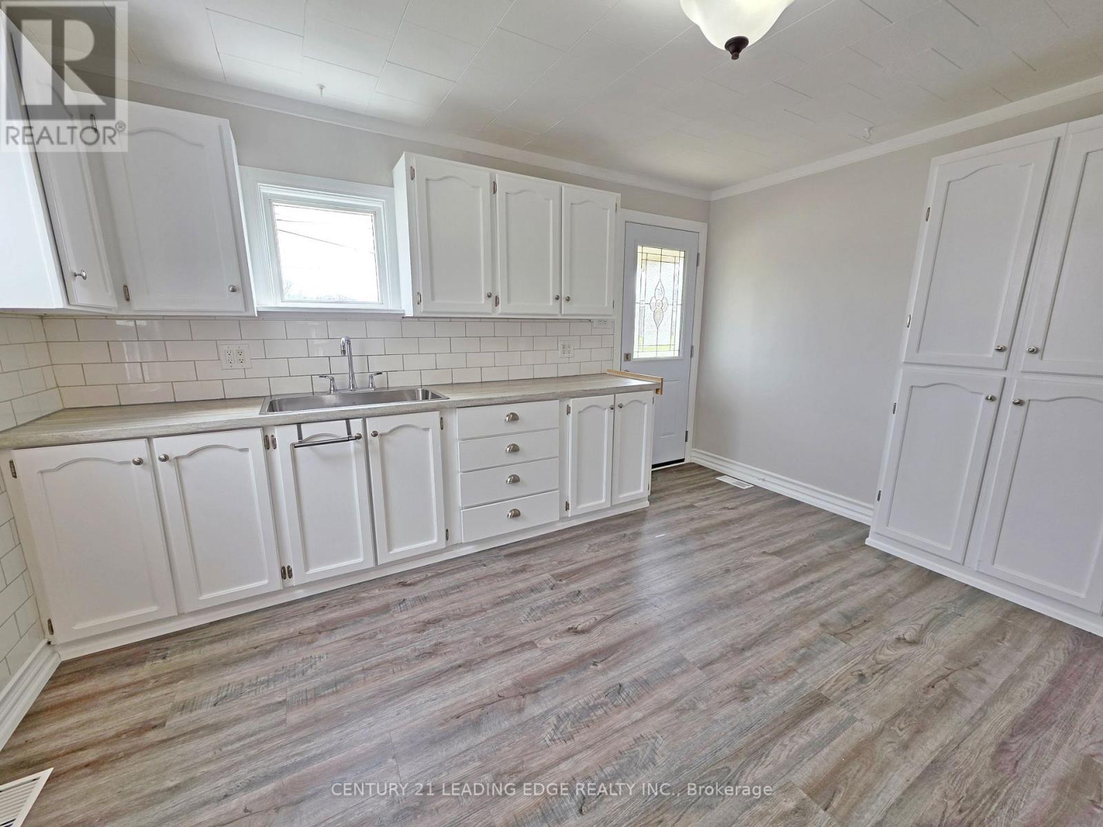 500 The Queensway South, Georgina, Ontario  L4P 2E3 - Photo 13 - N13031126