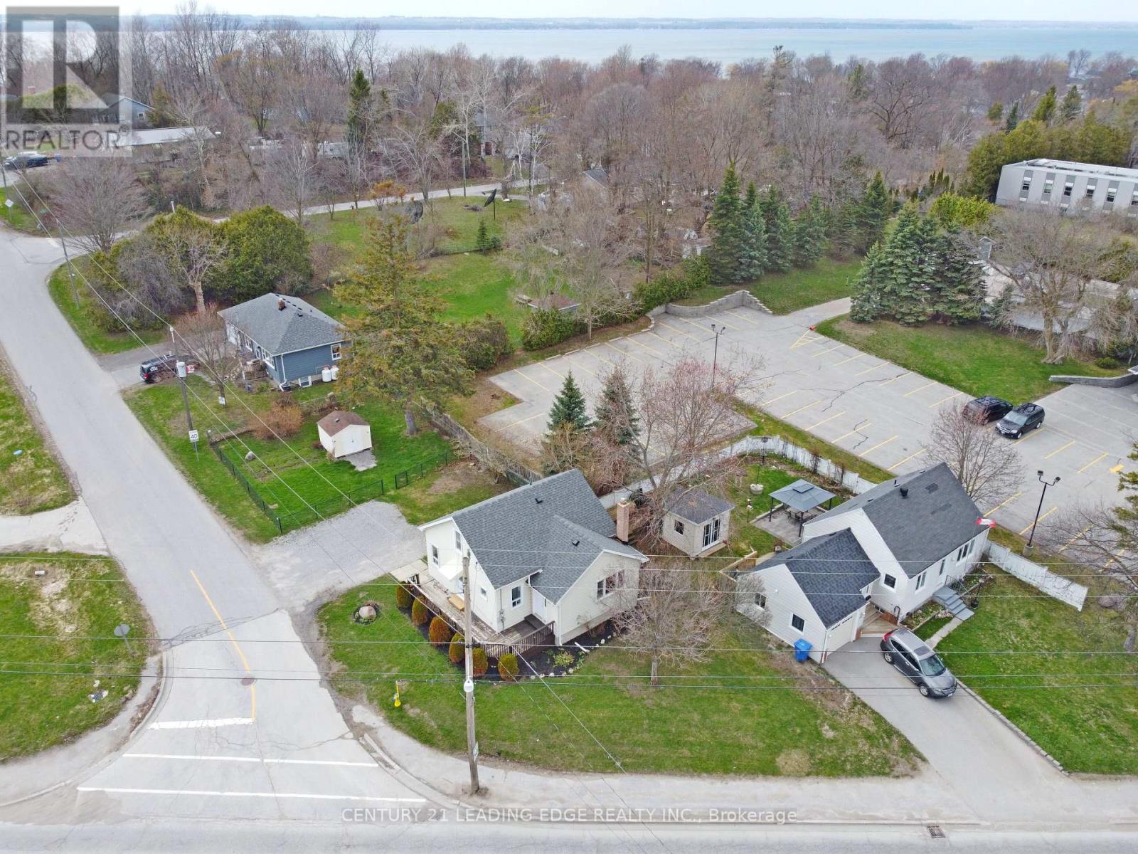 500 THE QUEENSWAY SOUTH, Georgina, Ontario