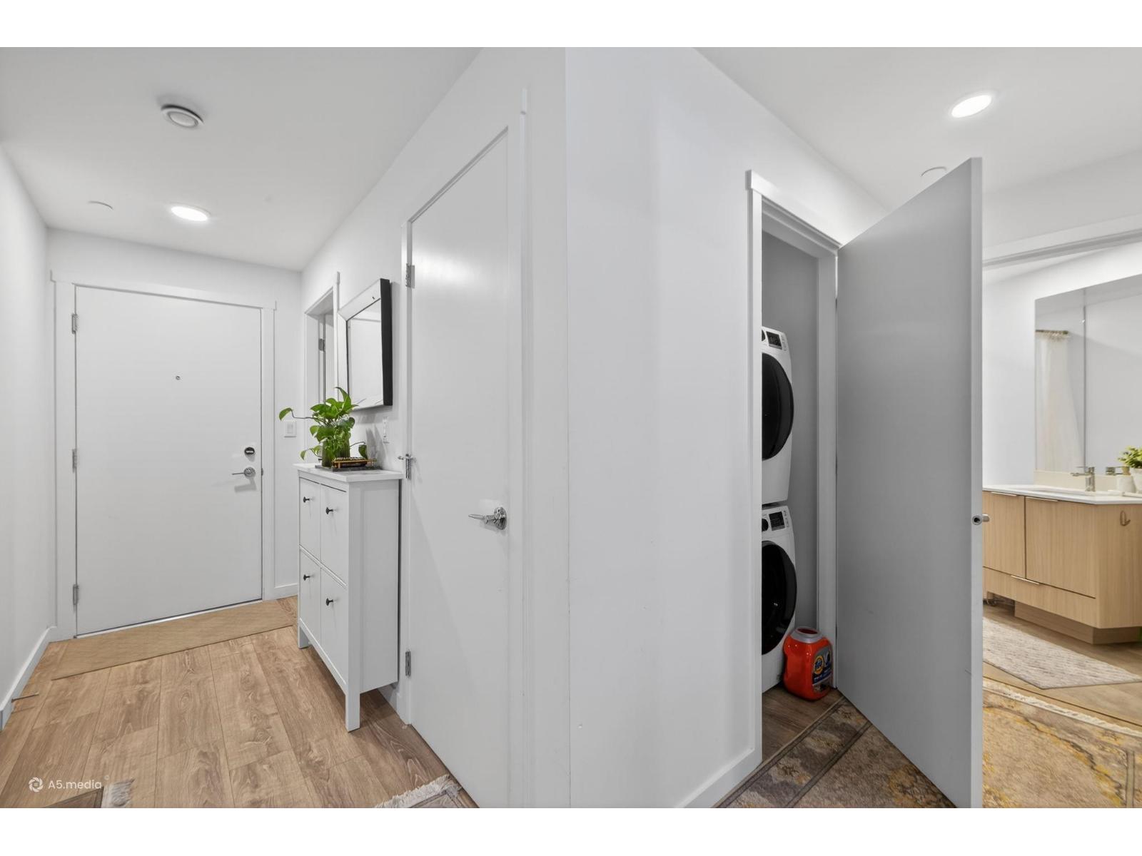 318 13968 Laurel Drive, Surrey, British Columbia  V3T 0S9 - Photo 9 - R3115410