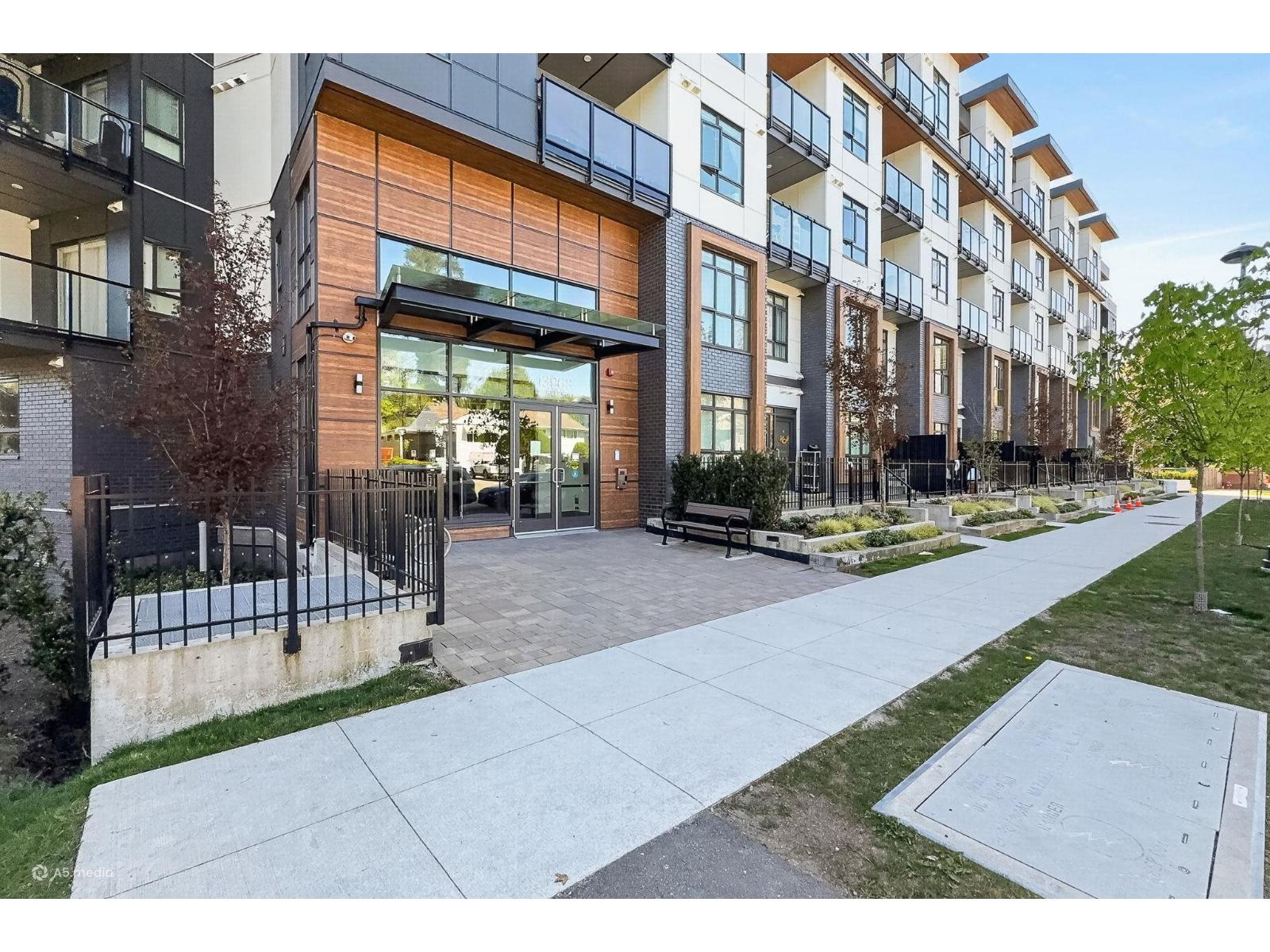 318 13968 Laurel Drive, Surrey, British Columbia  V3T 0S9 - Photo 4 - R3115410