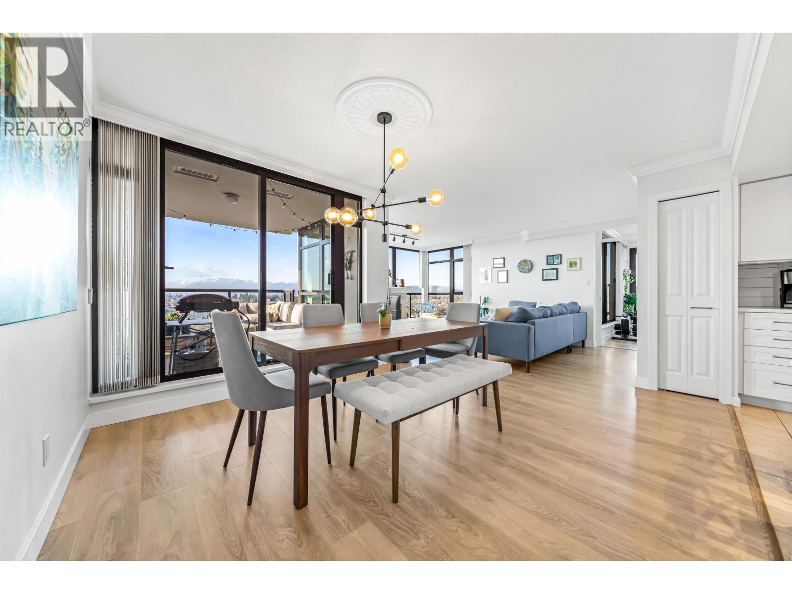 1801 615 Hamilton Street, New Westminster, British Columbia  V3M 7A7 - Photo 2 - R3116463