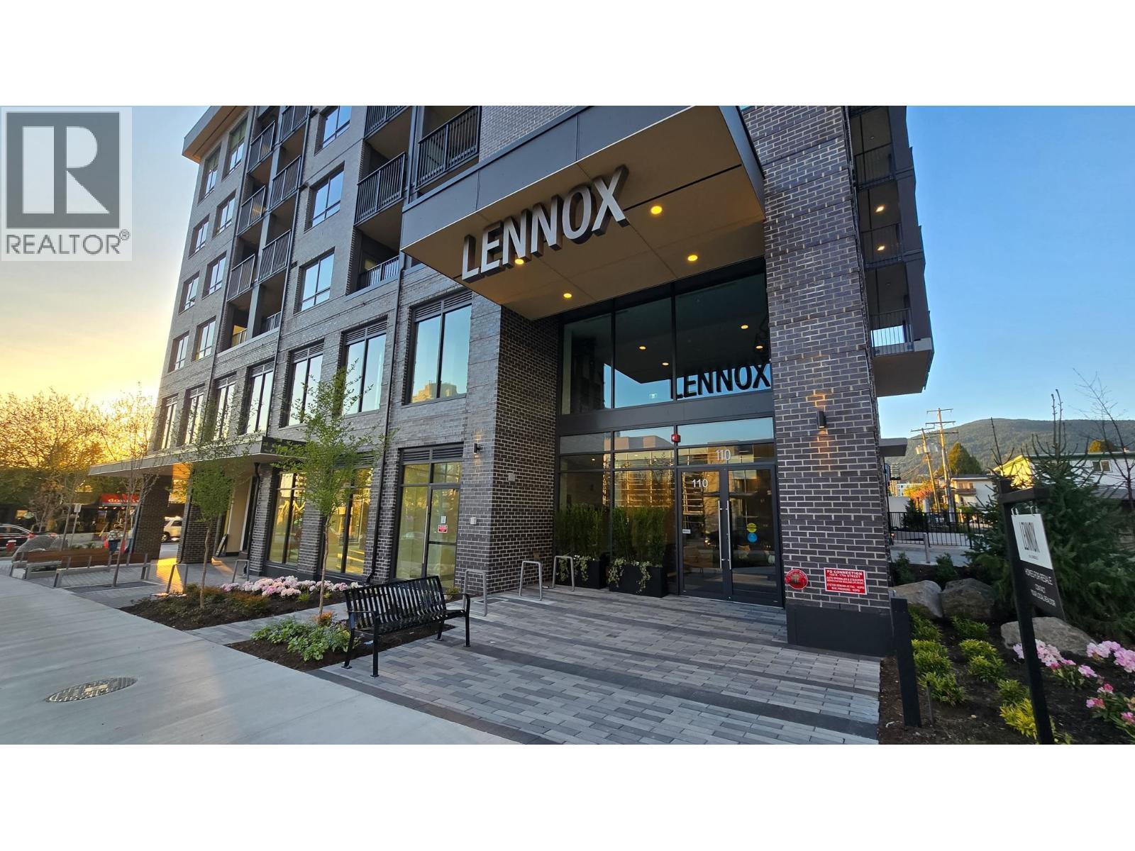 402 110 E 17TH STREET, North Vancouver, British Columbia