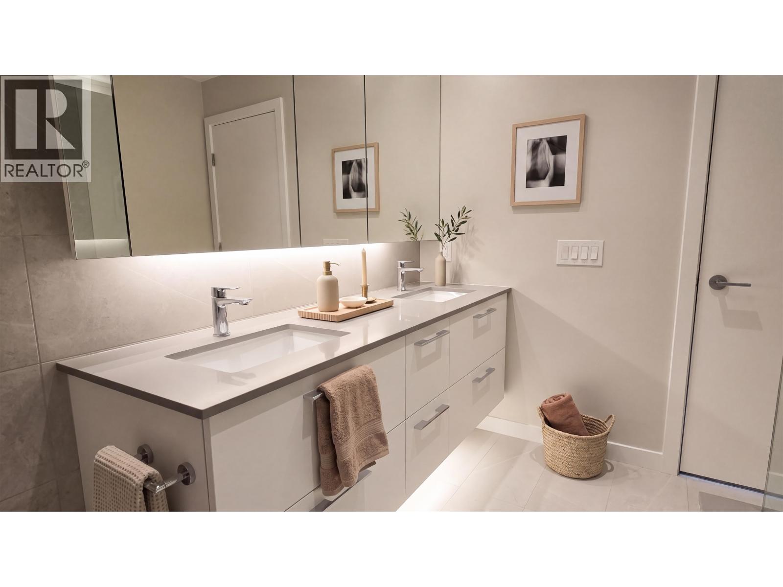 402 110 E 17th Street, North Vancouver, British Columbia  V7L 0K4 - Photo 9 - R3116589