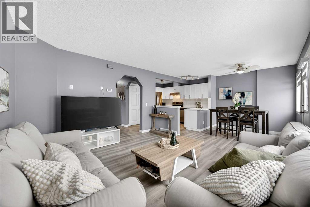 237 Willowbrook Close Nw, Airdrie, Alberta  T4B 2J6 - Photo 5 - A2298647