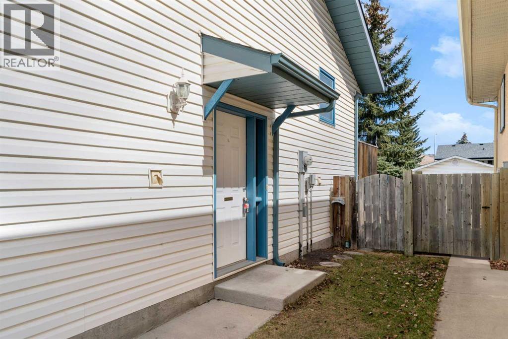 8 West Aarsby Road, Cochrane, Alberta  T4C 1M4 - Photo 3 - A2301923