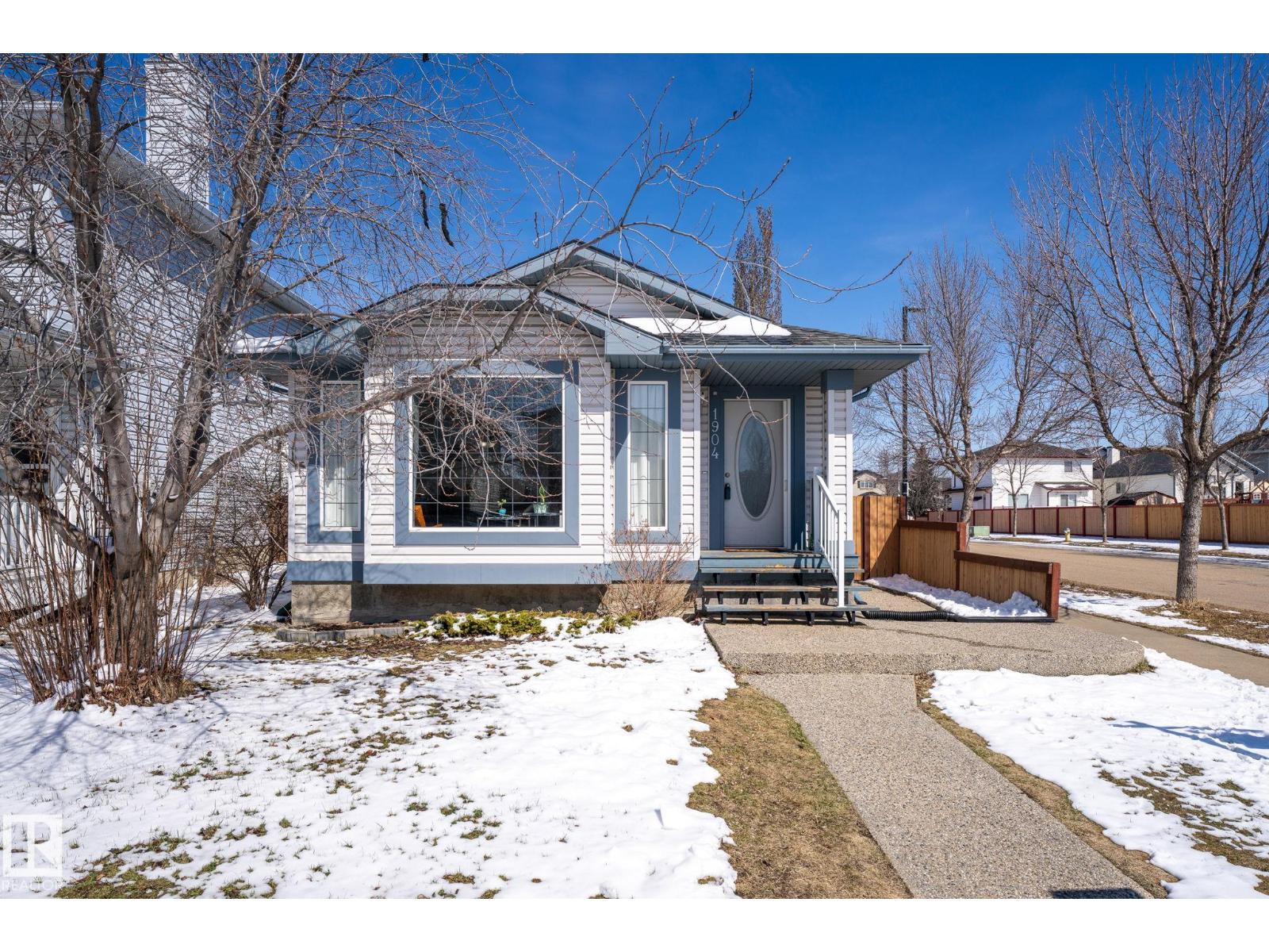 1904 36 AV NW, edmonton, Alberta