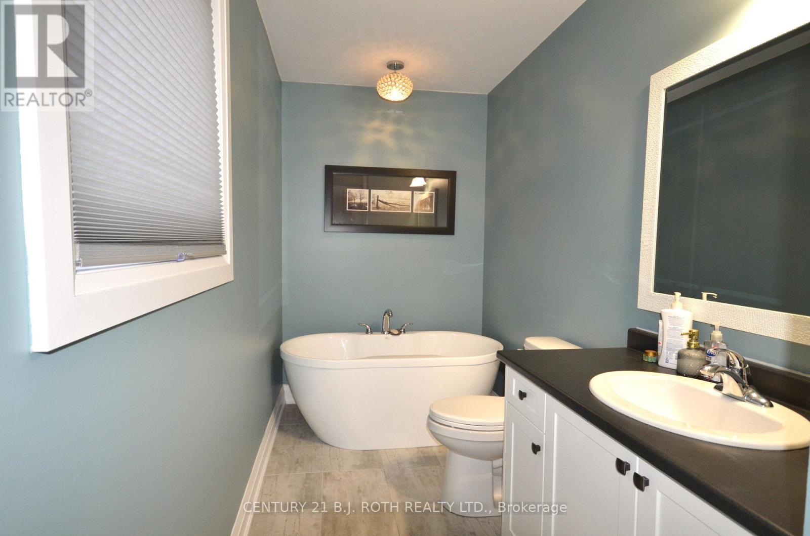 8 Revol Road, Penetanguishene, Ontario  L9M 0W8 - Photo 14 - S12706524