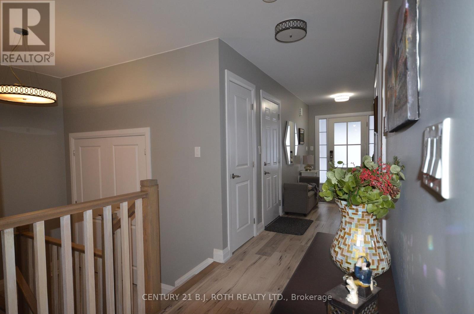 8 Revol Road, Penetanguishene, Ontario  L9M 0W8 - Photo 4 - S12706524