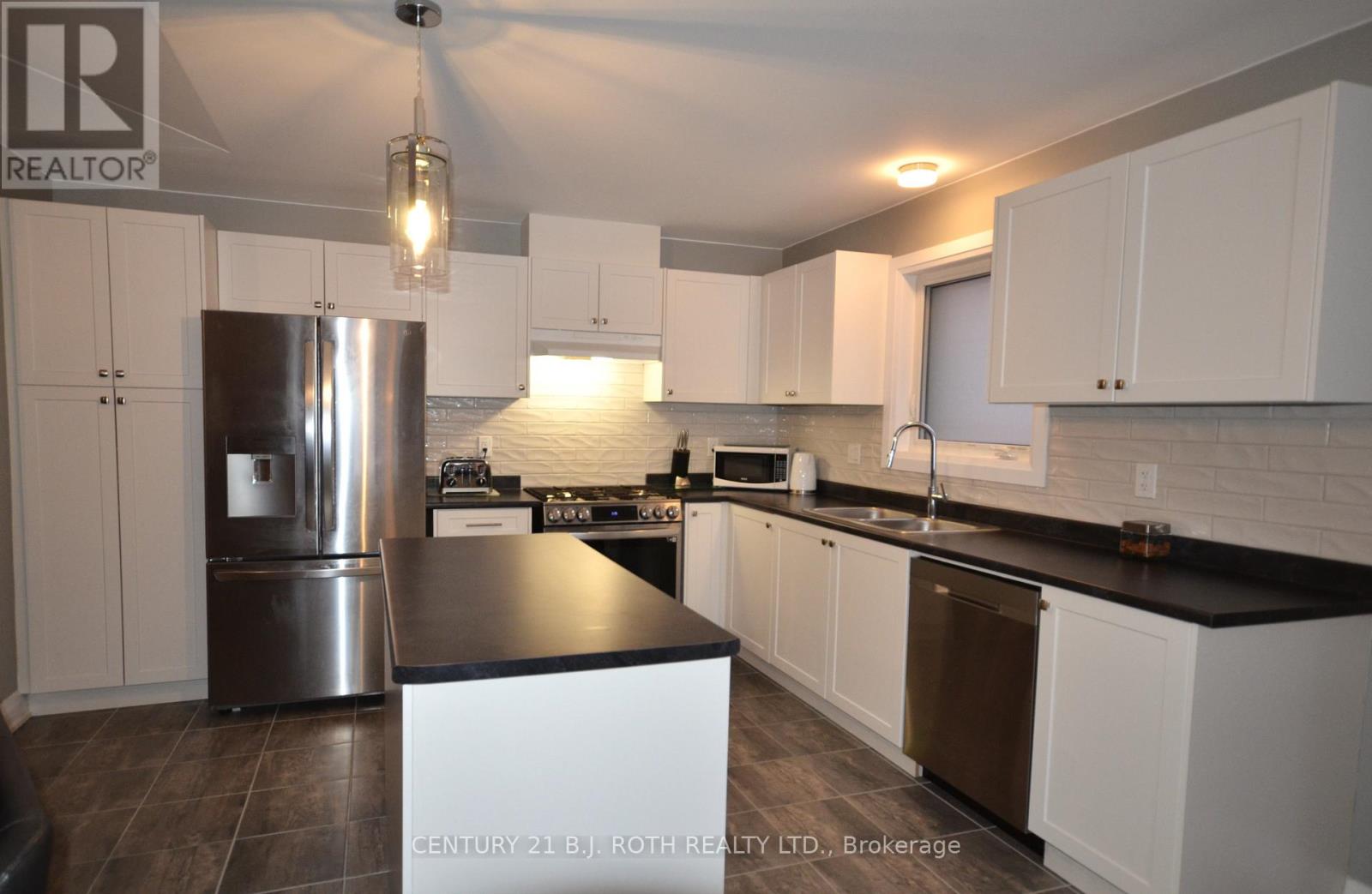 8 Revol Road, Penetanguishene, Ontario  L9M 0W8 - Photo 8 - S12706524