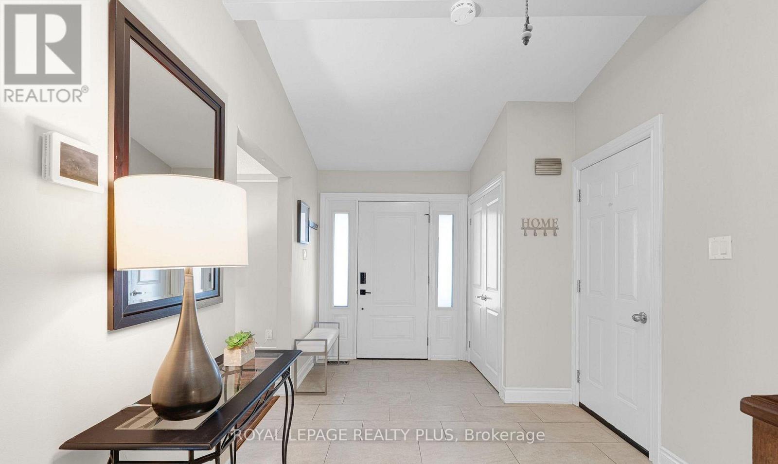 2063 Cavendish Drive, Burlington, Ontario  L7P 1Y9 - Photo 3 - W12910300