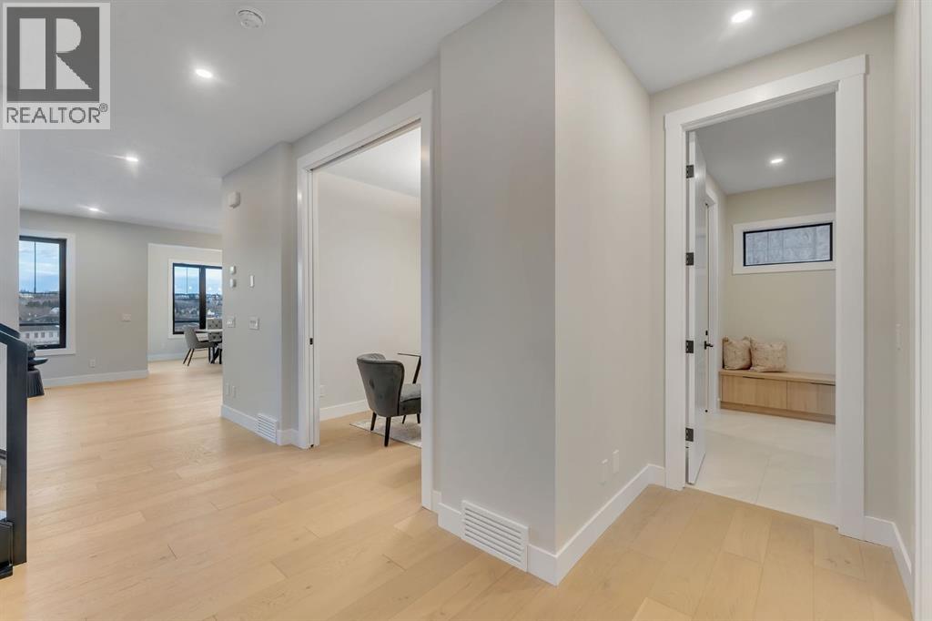 12 Spring Creek Point Sw, Calgary, Alberta  T3H 6E2 - Photo 4 - A2304938