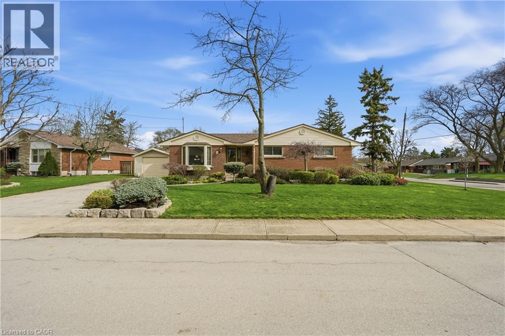 4 Tilbury Court, Hamilton, Ontario  L8T 2M4 - Photo 2 - 40819534
