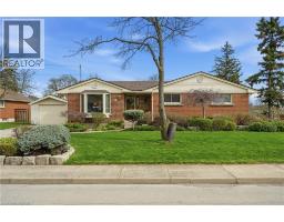 4 TILBURY Court, Hamilton, Ontario