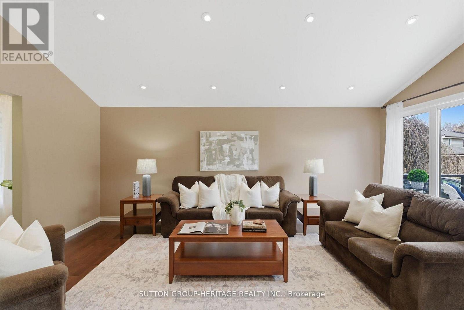 1886 Malden Crescent, Pickering, Ontario  L1V 3G4 - Photo 7 - E13051974