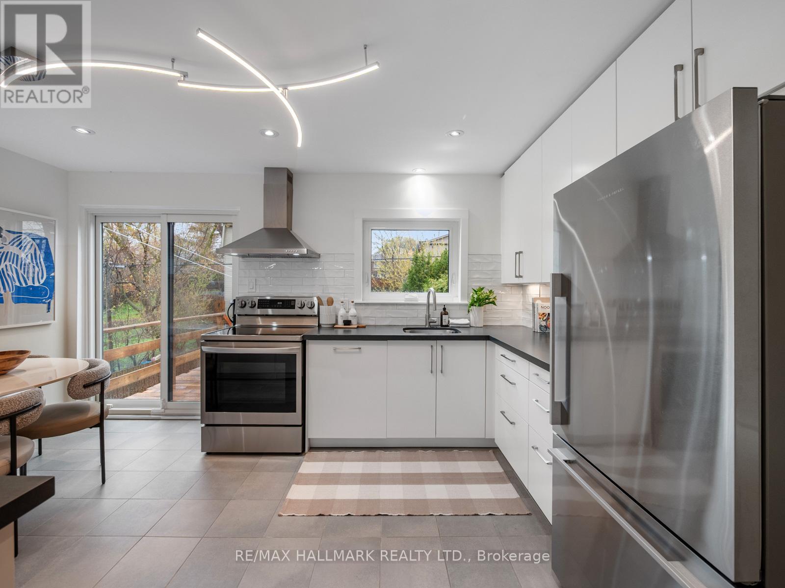 88 Eastwood Road, Toronto, Ontario  M4L 2C8 - Photo 11 - E13052026