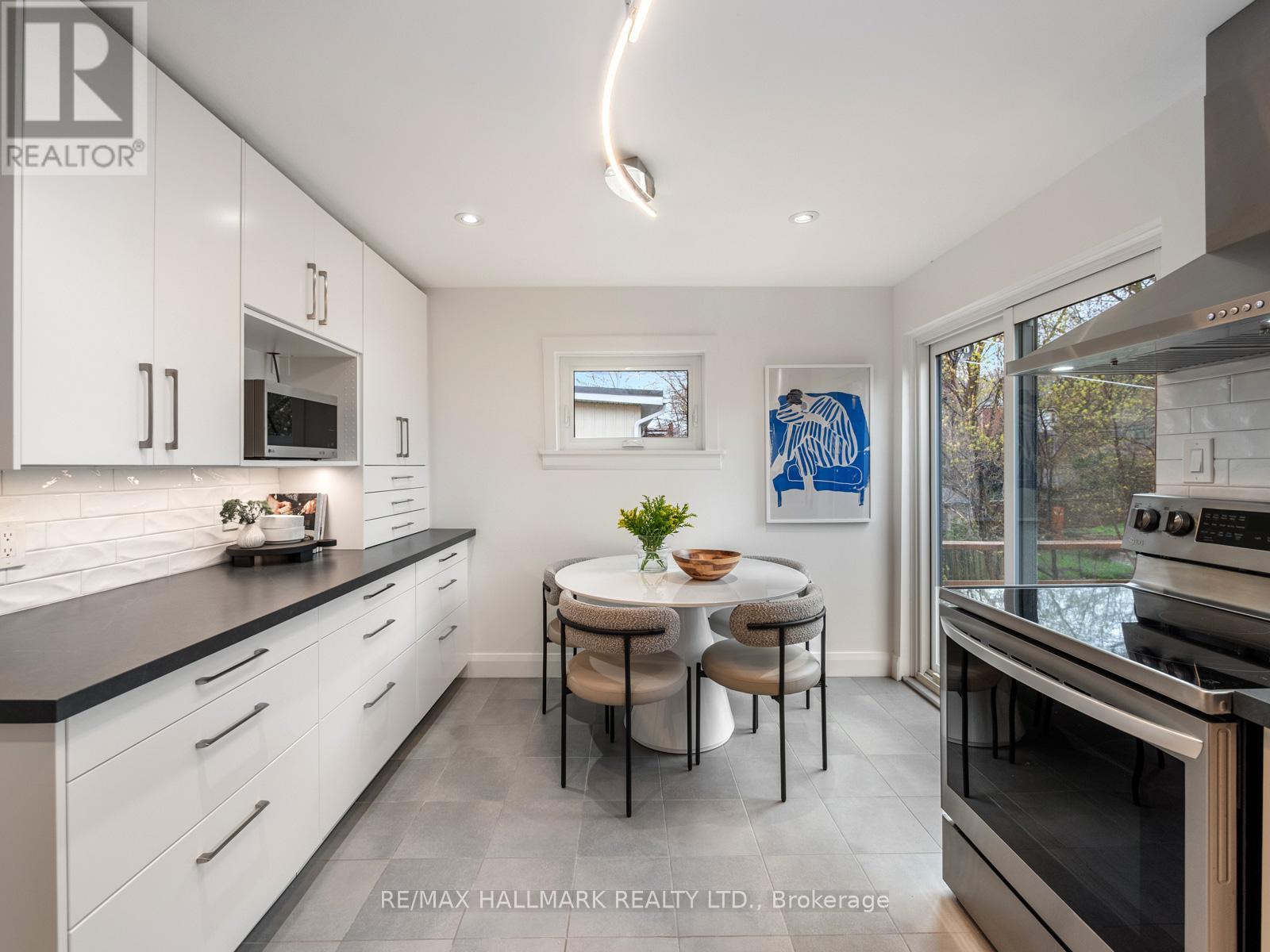 88 Eastwood Road, Toronto, Ontario  M4L 2C8 - Photo 13 - E13052026