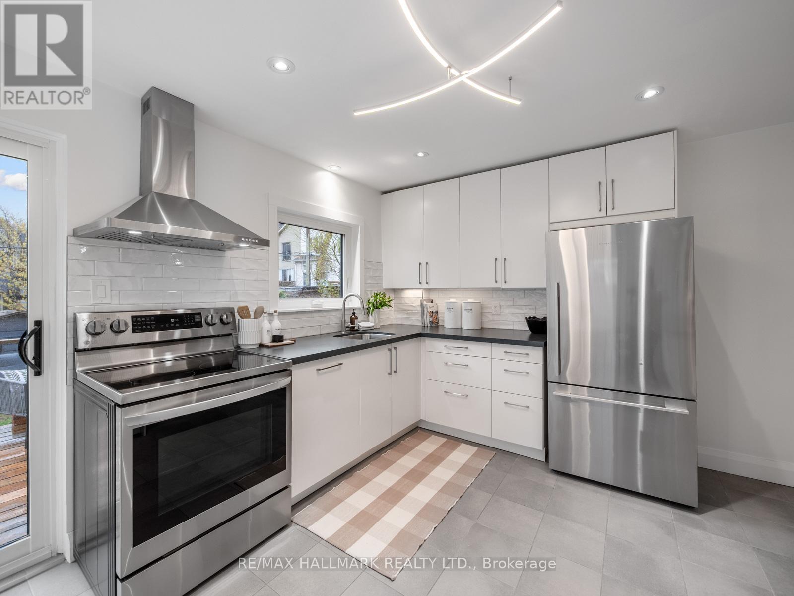 88 Eastwood Road, Toronto, Ontario  M4L 2C8 - Photo 15 - E13052026