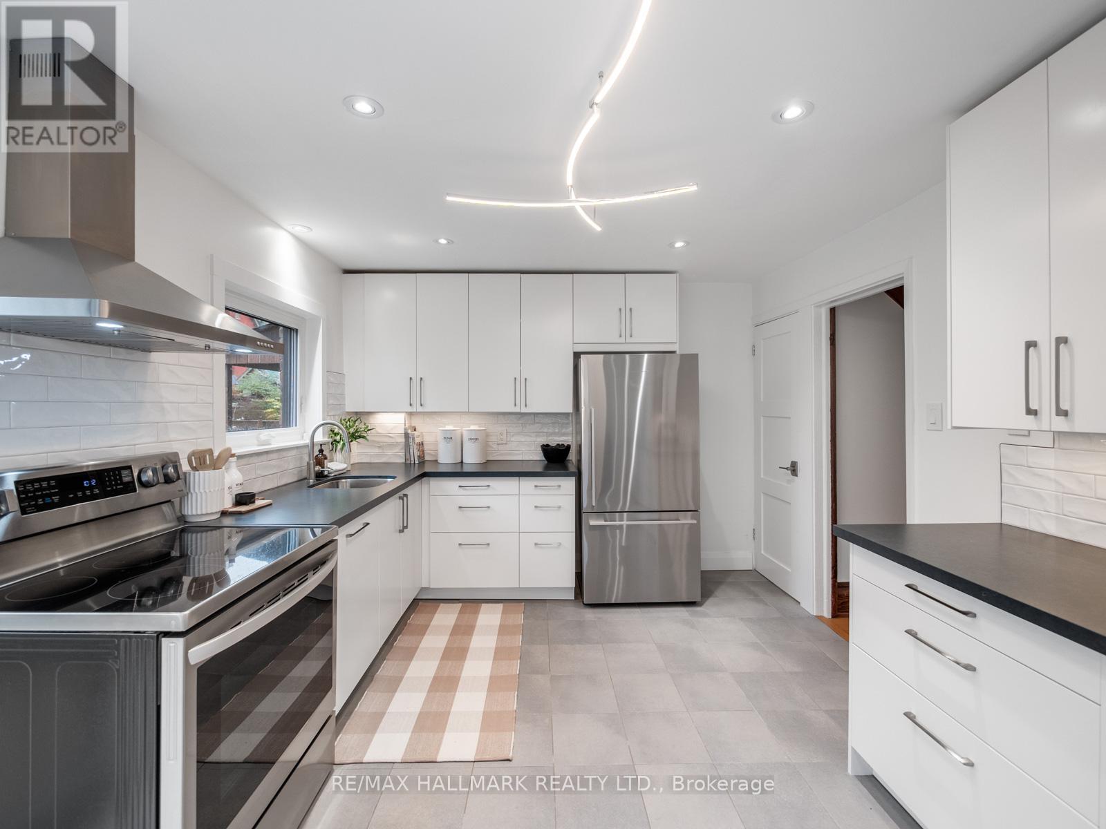 88 Eastwood Road, Toronto, Ontario  M4L 2C8 - Photo 16 - E13052026