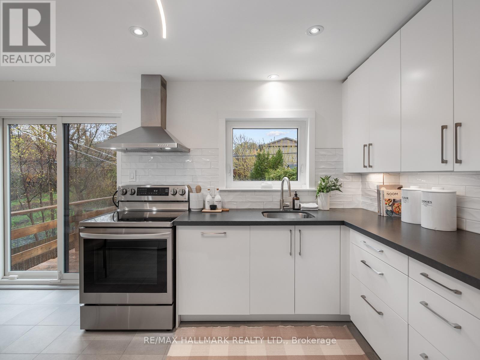 88 Eastwood Road, Toronto, Ontario  M4L 2C8 - Photo 17 - E13052026