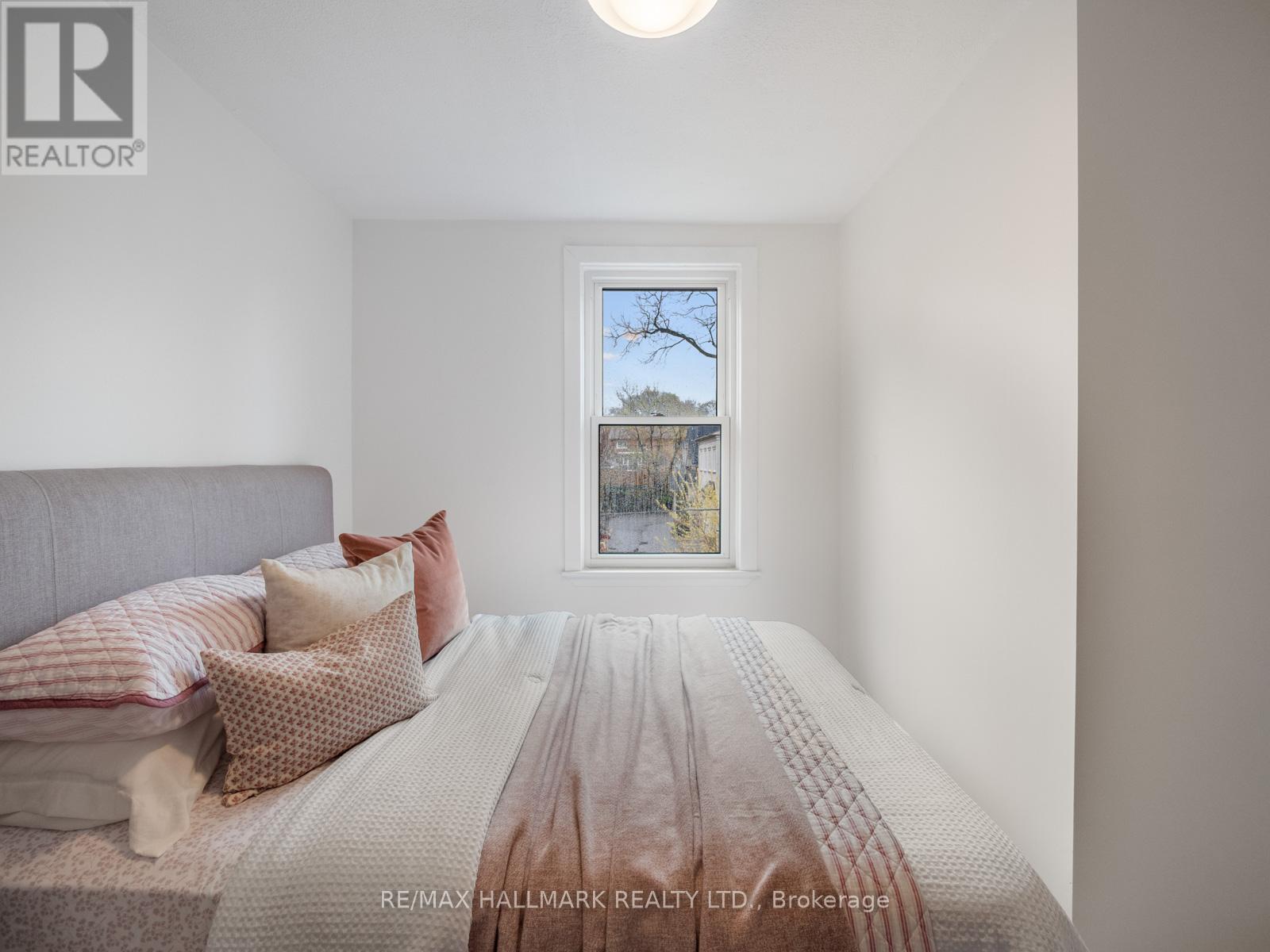 88 Eastwood Road, Toronto, Ontario  M4L 2C8 - Photo 27 - E13052026