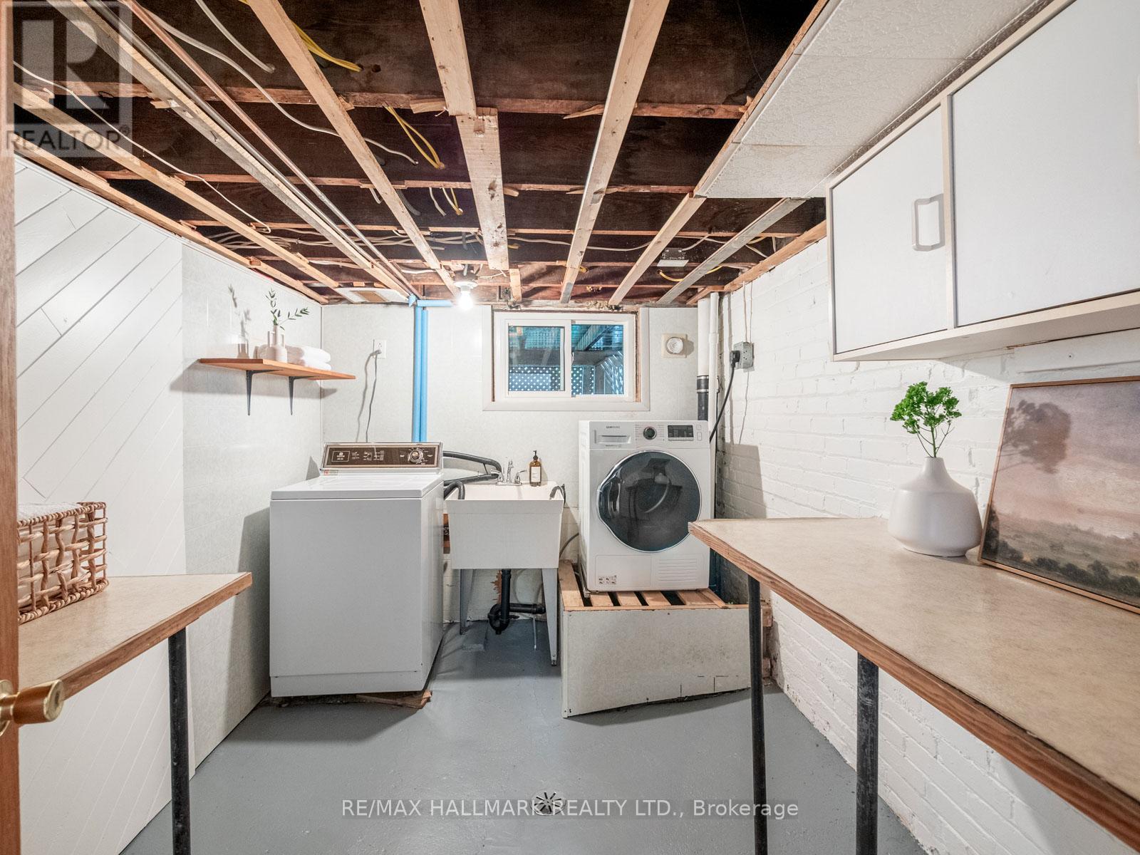 88 Eastwood Road, Toronto, Ontario  M4L 2C8 - Photo 36 - E13052026