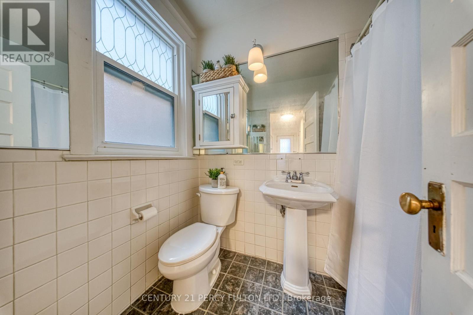 10 Redwood Avenue, Toronto, Ontario  M4L 2S6 - Photo 15 - E13052168