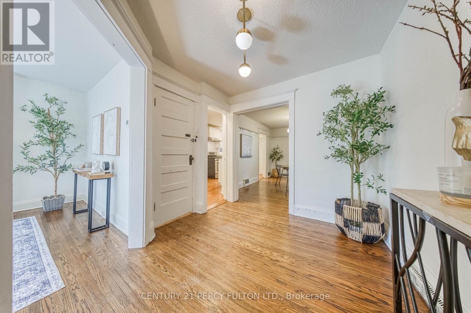 10 Redwood Avenue, Toronto, Ontario  M4L 2S6 - Photo 2 - E13052168