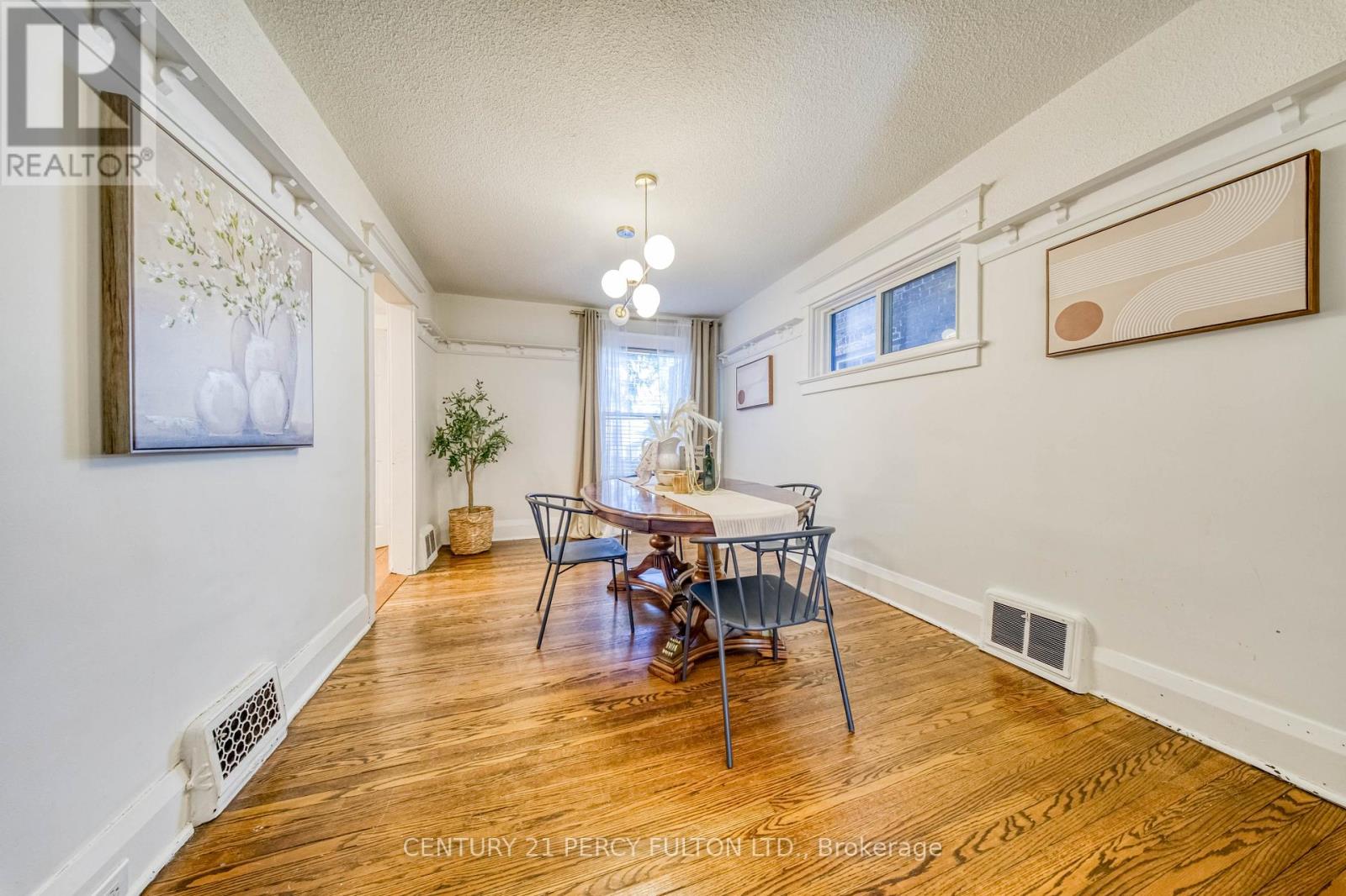 10 Redwood Avenue, Toronto, Ontario  M4L 2S6 - Photo 8 - E13052168