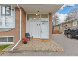 42 LINDSAY AVENUE, Newmarket, Ontario