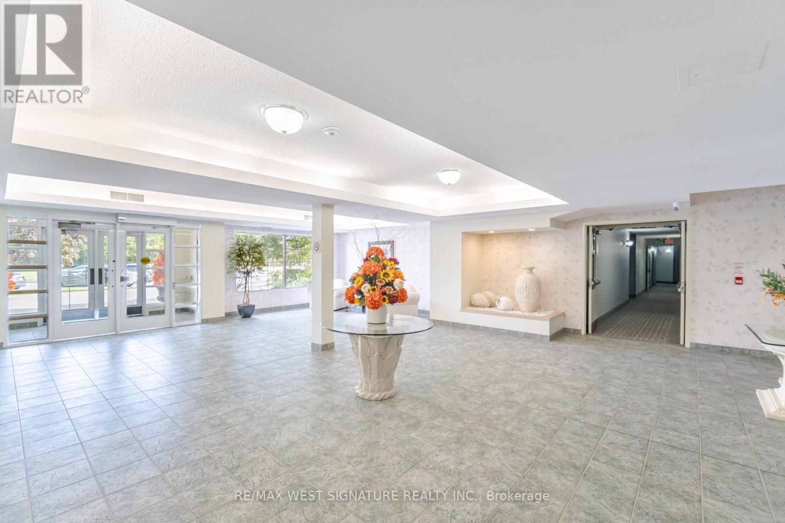 102 - 75 Treelawn Boulevard, Vaughan, Ontario  L0J 1C0 - Photo 3 - N13052146