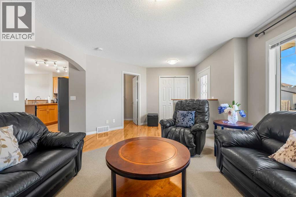 83 Saddlebrook Gardens Ne, Calgary, Alberta  T3J 5M5 - Photo 4 - A2296080