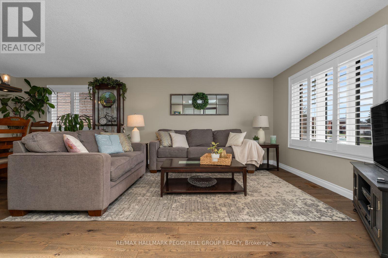 8 Holly Meadow Road, Barrie (Holly), Ontario  L4N 8S2 - Photo 4 - S13052050